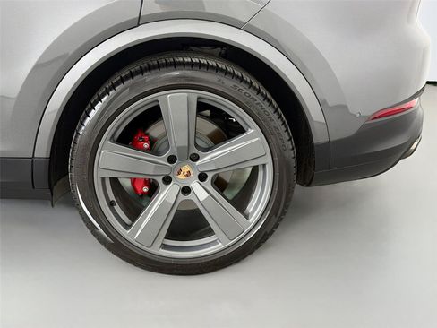 Certified 2026 Porsche Cayenne S AWD/4WD image 12