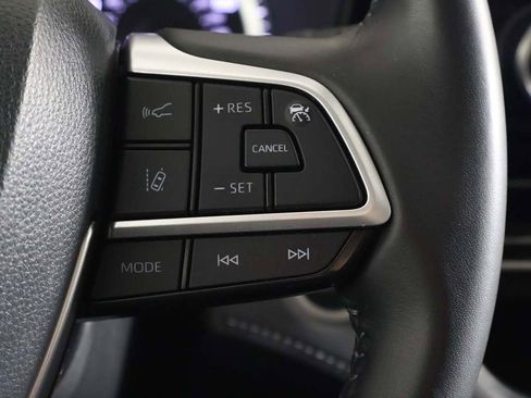 Used 2024 Toyota Highlander LE AWD/4WD image 41