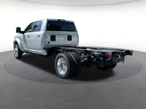 New 2027 RAM 4500 4x4 Crew Cab DRW w/ Laramie Trim Package image 3