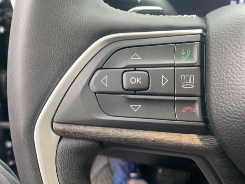 Certified 2023 Jeep Grand Cherokee Limited image 18