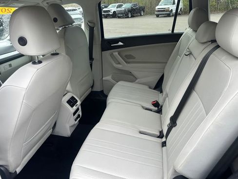 Used 2022 Volkswagen Tiguan SE FWD image 18