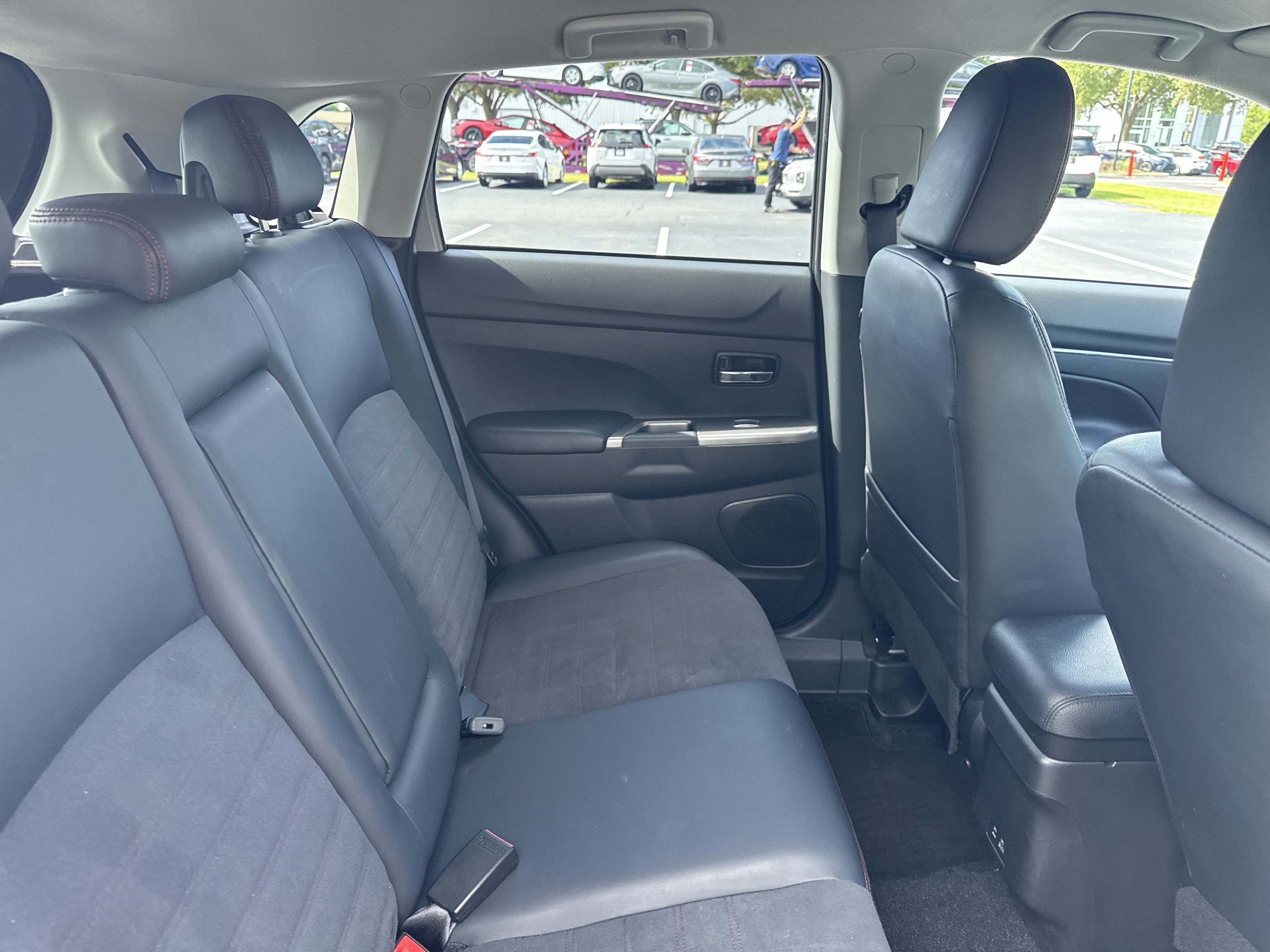Used 2025 Mitsubishi Outlander Sport SE AWD/4WD image 28