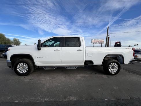 Used 2022 Chevrolet Silverado 2500 LT w/ Convenience Package image 3