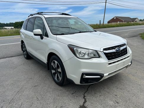 Used 2017 Subaru Forester 2.5i Premium w/ All-Weather Package AWD/4WD image 4