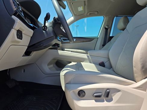 Used 2024 Volkswagen Atlas SE w/ Black Wheel Package FWD image 18