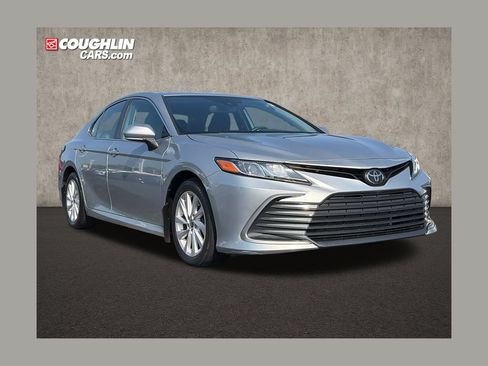Used 2022 Toyota Camry LE w/ Convenience Package FWD image 1
