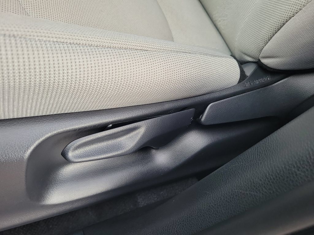 Used 2025 Toyota Corolla Cross L FWD image 20