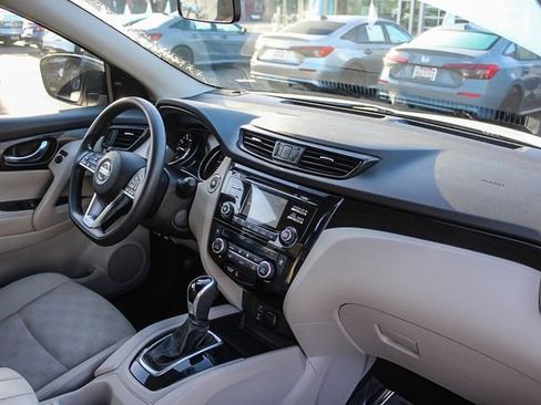 Used 2018 Nissan Rogue Sport SV image 23