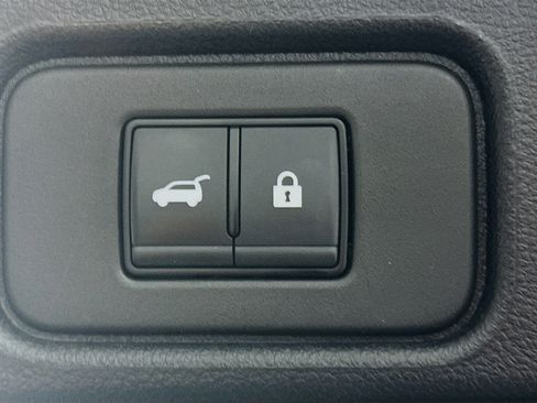 Used 2025 Nissan Pathfinder SV FWD image 29