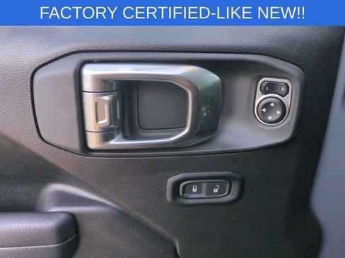 Certified 2025 Jeep Gladiator Rubicon w/ Convenience Group AWD/4WD image 13