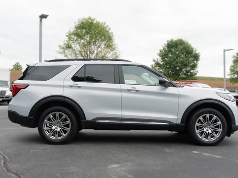 Used 2025 Ford Explorer Active w/ Active Comfort Package AWD/4WD image 10