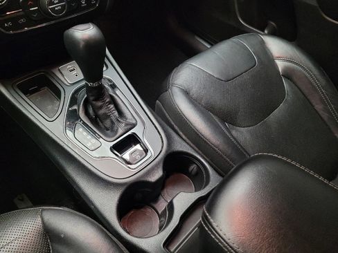 Used 2019 Jeep Cherokee Limited FWD image 26