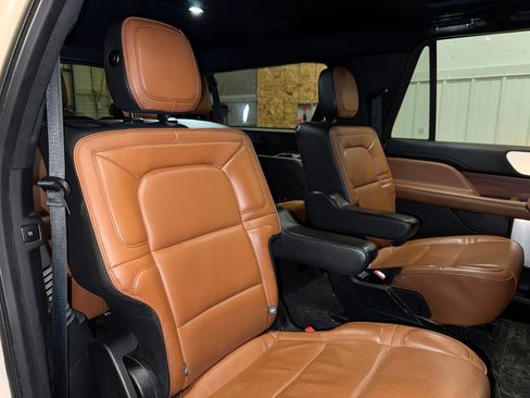 Used 2018 Lincoln Navigator L Reserve w/ Technology Package image 32