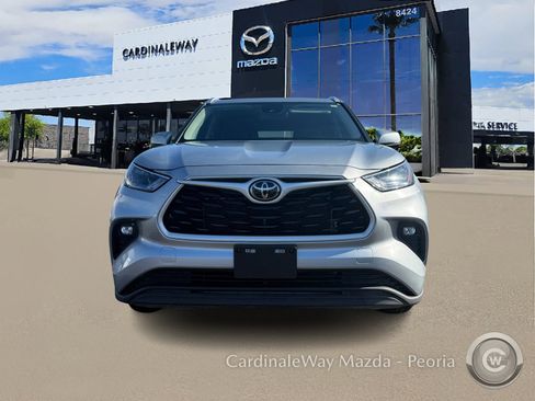 Used 2024 Toyota Highlander XLE image 4