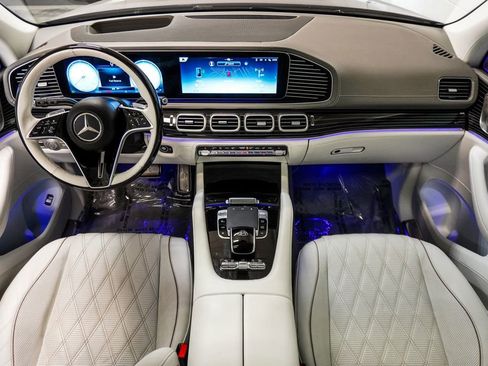 Used 2024 Mercedes-Benz Maybach GLS 600 4MATIC image 11