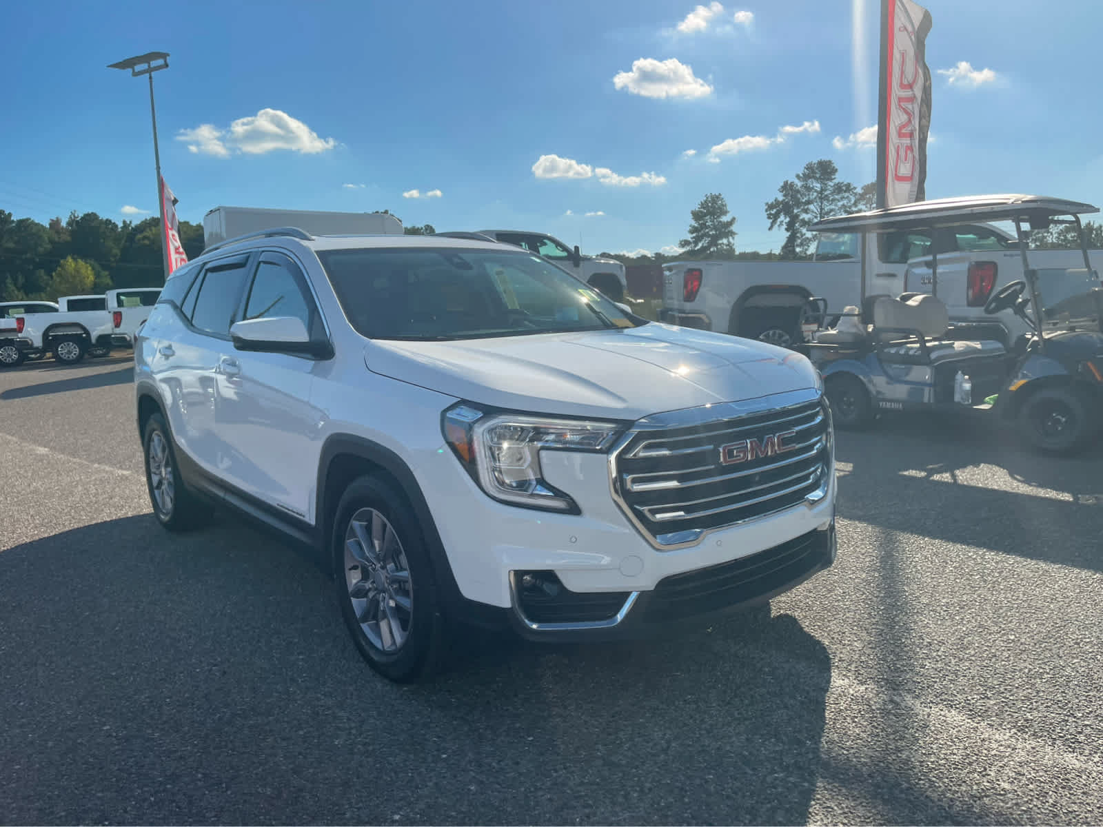 Used 2024 GMC Terrain SLT w/ Tech Package FWD image 3