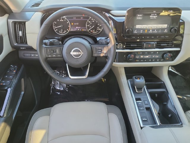 Used 2023 Nissan Pathfinder SL w/ Lighting Package (N92) FWD image 4