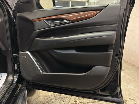 Used 2019 Cadillac Escalade Luxury image 22