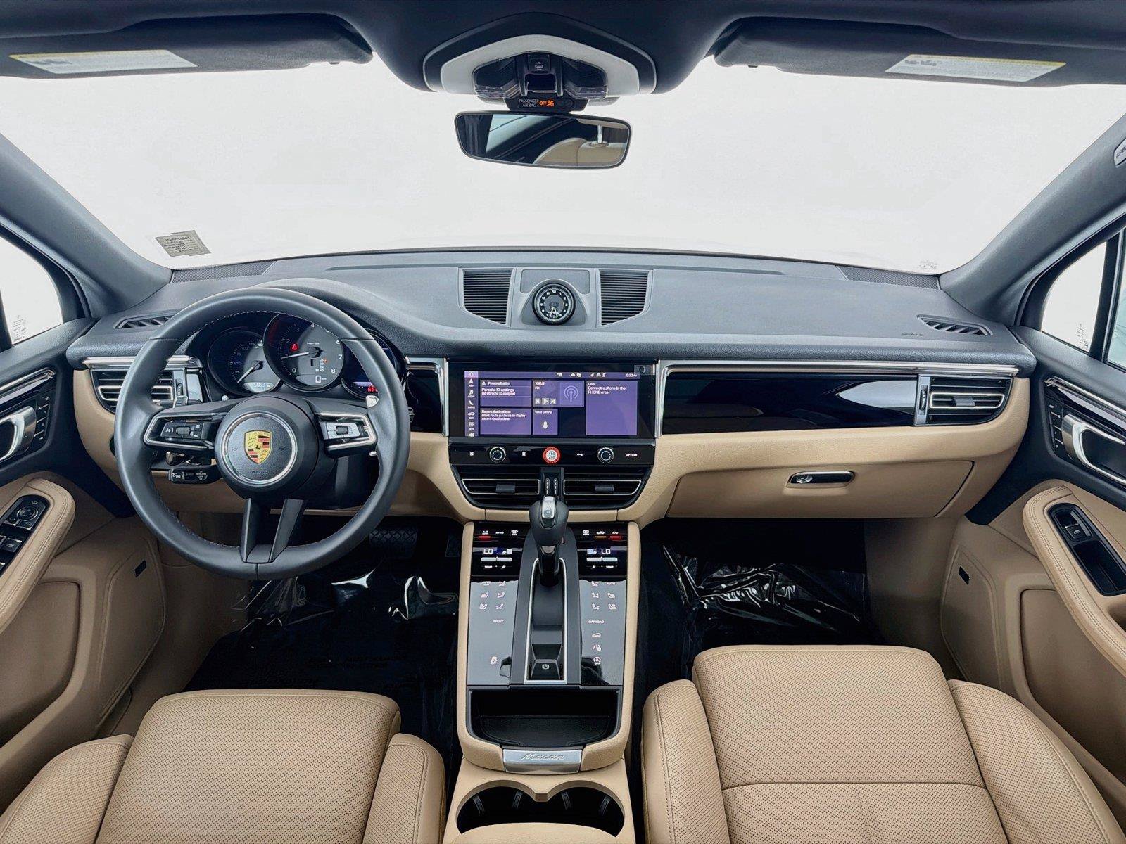 Certified 2026 Porsche Macan AWD/4WD image 17