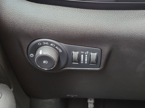 Used 2025 Jeep Compass Limited w/ High Altitude Package AWD/4WD image 13