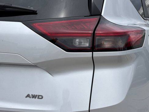 Used 2025 Nissan Rogue SV AWD/4WD image 12