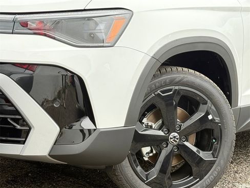 New 2026 Volkswagen Taos SEL image 2