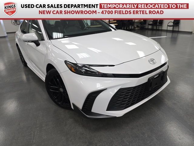 Used 2025 Toyota Camry SE AWD/4WD image 1