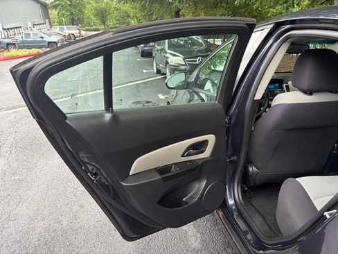 Used 2014 Chevrolet Cruze LS FWD image 25
