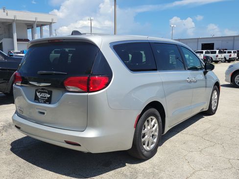 Used 2023 Chrysler Voyager LX FWD image 4