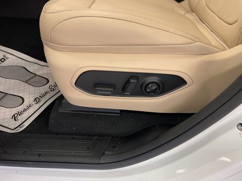 New 2025 Jeep Grand Cherokee Limited image 6