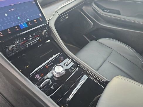 Used 2025 Jeep Grand Cherokee Overland w/ Adv Protech Group III image 24