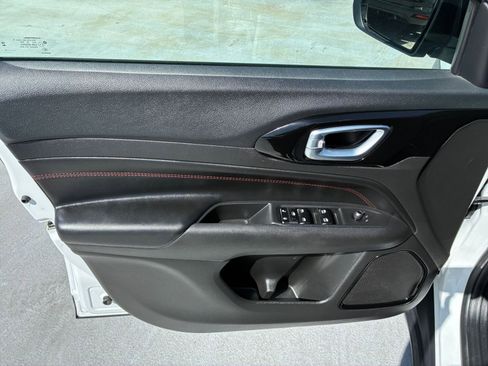 Used 2025 Jeep Compass Trailhawk image 20