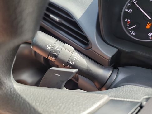 Used 2025 Subaru Crosstrek 2.0i Premium image 28