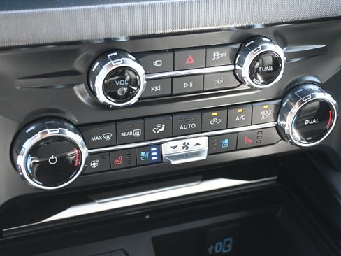 New 2026 Ford F250 Platinum AWD/4WD image 29
