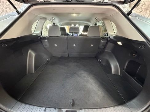 Used 2022 Toyota RAV4 XLE AWD/4WD image 11