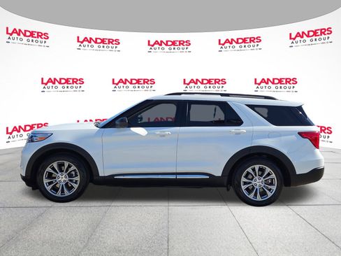 Certified 2022 Ford Explorer XLT w/ Equipment Group 202A image 6