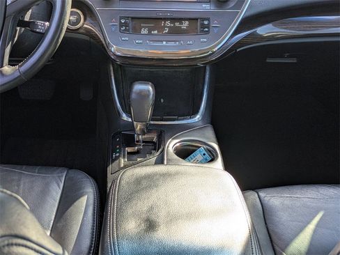 Used 2013 Toyota Avalon XLE image 18