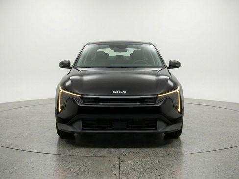 Used 2025 Kia K4 FWD image 2