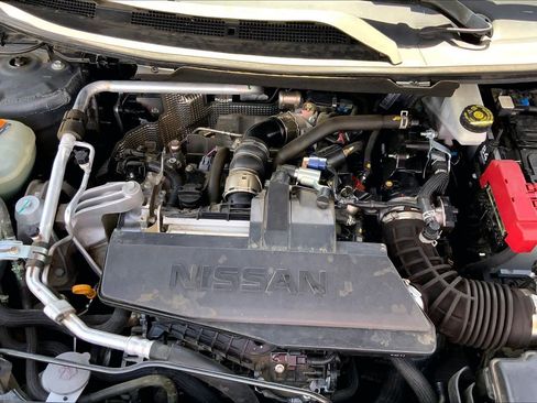 Used 2024 Nissan Rogue S image 33