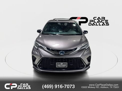 Used 2022 Toyota Sienna XSE image 4