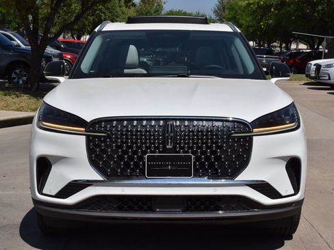 New 2026 Lincoln Aviator 2WD image 2