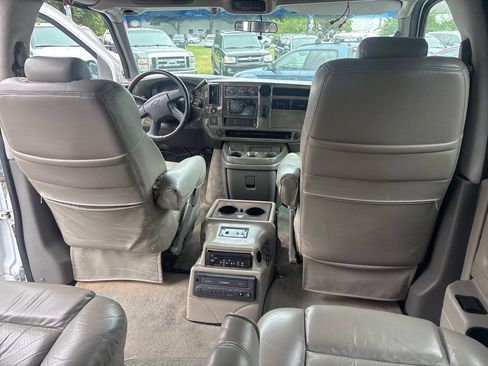 Used 2004 Chevrolet Express 1500 RWD image 26