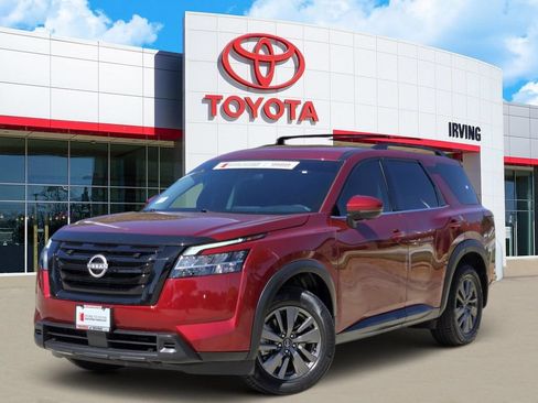 Used 2022 Nissan Pathfinder SV w/ SV Black Package FWD image 1