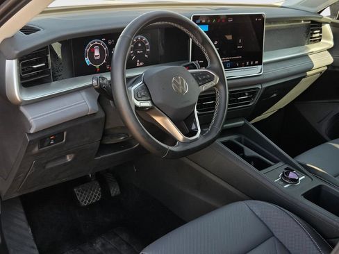 Used 2026 Volkswagen Tiguan SE FWD image 27