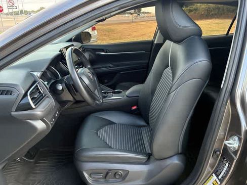 Used 2021 Toyota Camry SE w/ Convenience Package FWD image 11