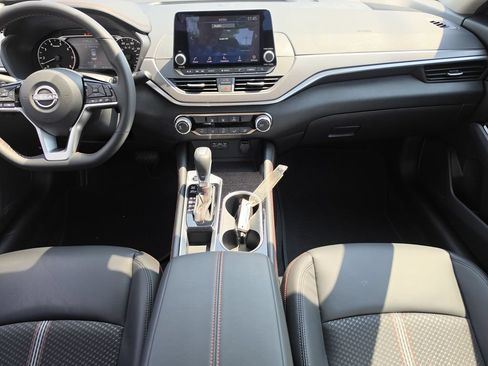 Certified 2025 Nissan Altima 2.5 SR FWD image 12