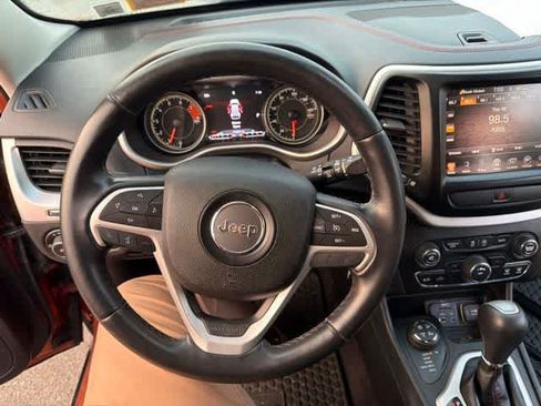Used 2016 Jeep Cherokee Trailhawk AWD/4WD image 18