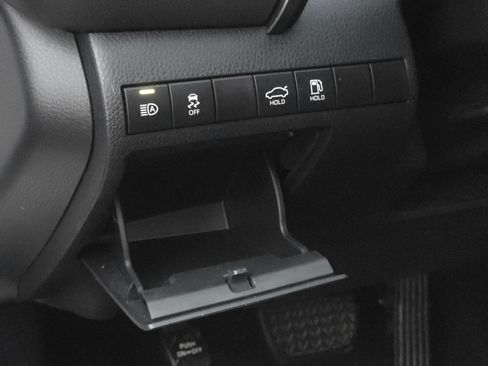 Used 2020 Toyota Camry SE image 18