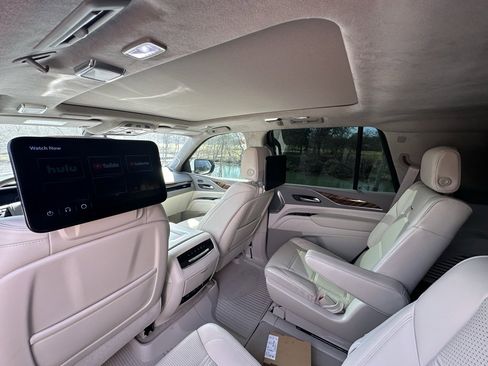 Certified 2023 Cadillac Escalade Premium Luxury Platinum image 32