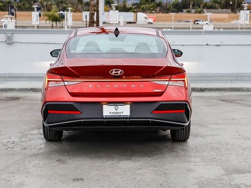 Used 2024 Hyundai Elantra Blue image 8